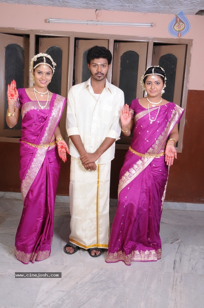 Oruvar Meethu Oruvar Sainthu Tamil Movie Stills - 38 / 77 photos