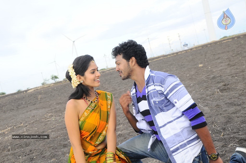 Oruvar Meethu Oruvar Sainthu Tamil Movie Stills - 40 / 77 photos