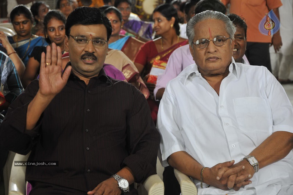 Oruvar Meethu Oruvar Sainthu Tamil Movie Stills - 42 / 77 photos
