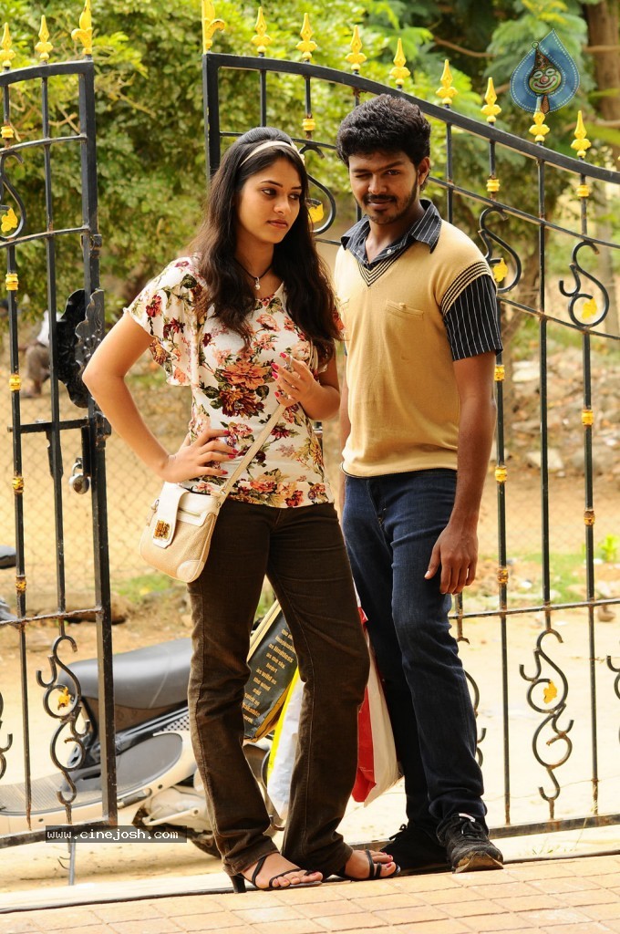 Oruvar Meethu Oruvar Sainthu Tamil Movie Stills - 51 / 77 photos