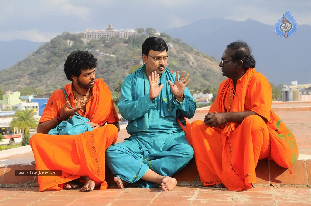 Oruvar Meethu Oruvar Sainthu Tamil Movie Stills - 58 / 77 photos