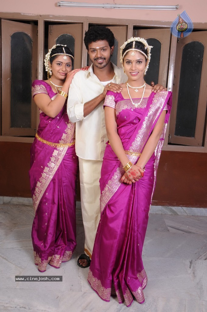Oruvar Meethu Oruvar Sainthu Tamil Movie Stills - 64 / 77 photos