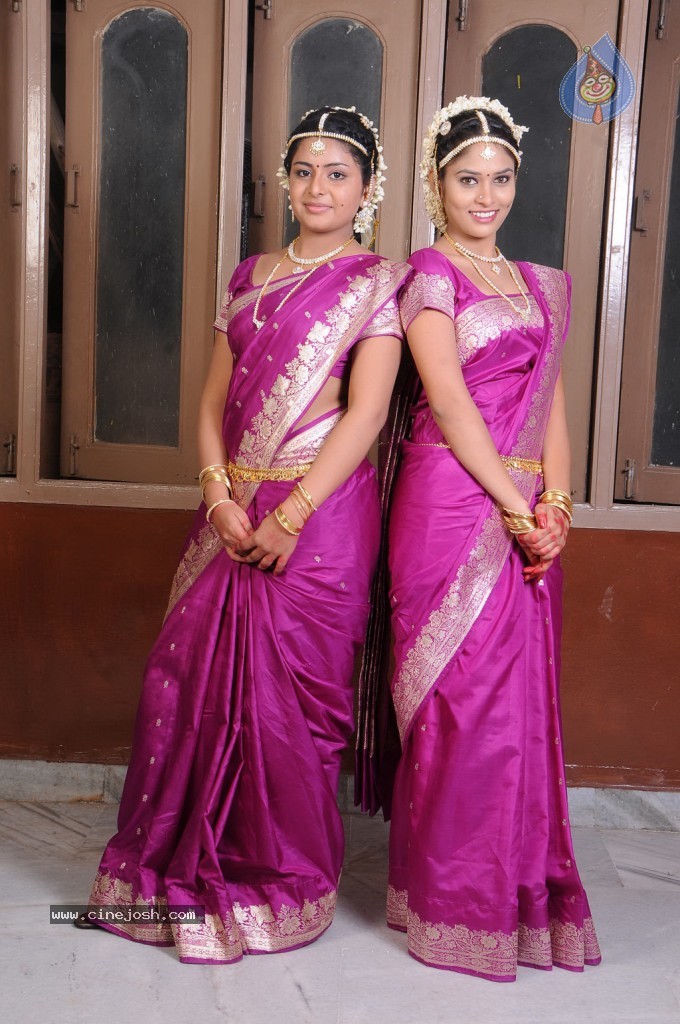 Oruvar Meethu Oruvar Sainthu Tamil Movie Stills - 66 / 77 photos