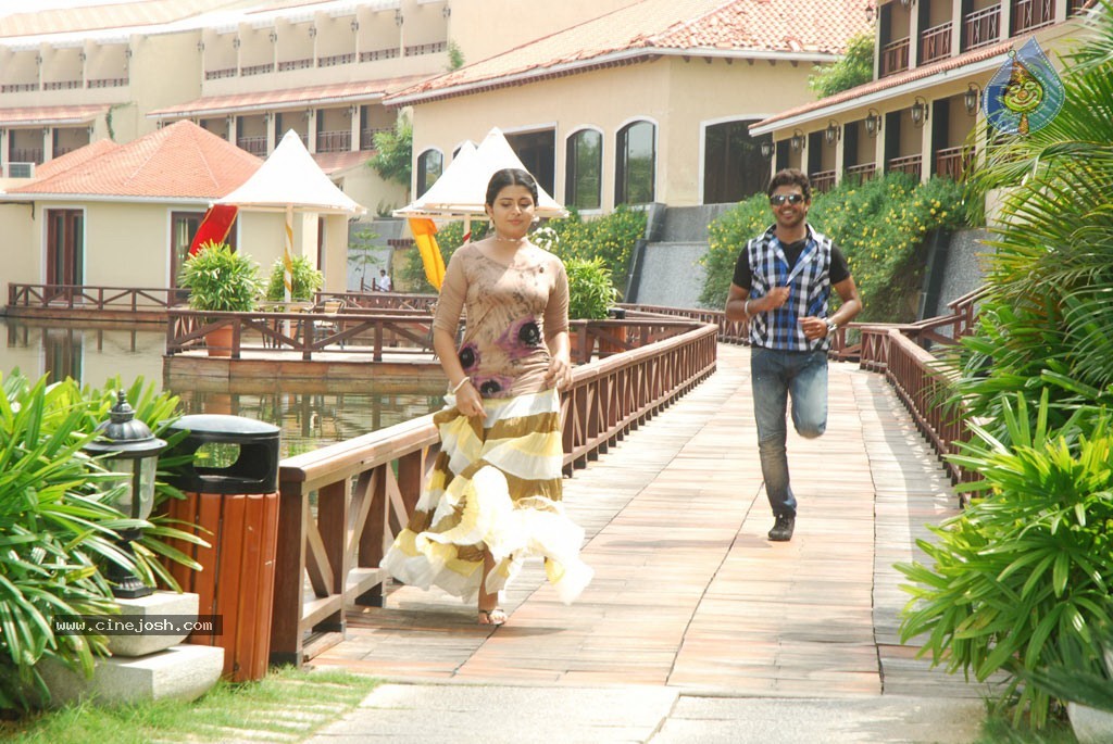 Oruvar Meethu Oruvar Sainthu Tamil Movie Stills - 68 / 77 photos