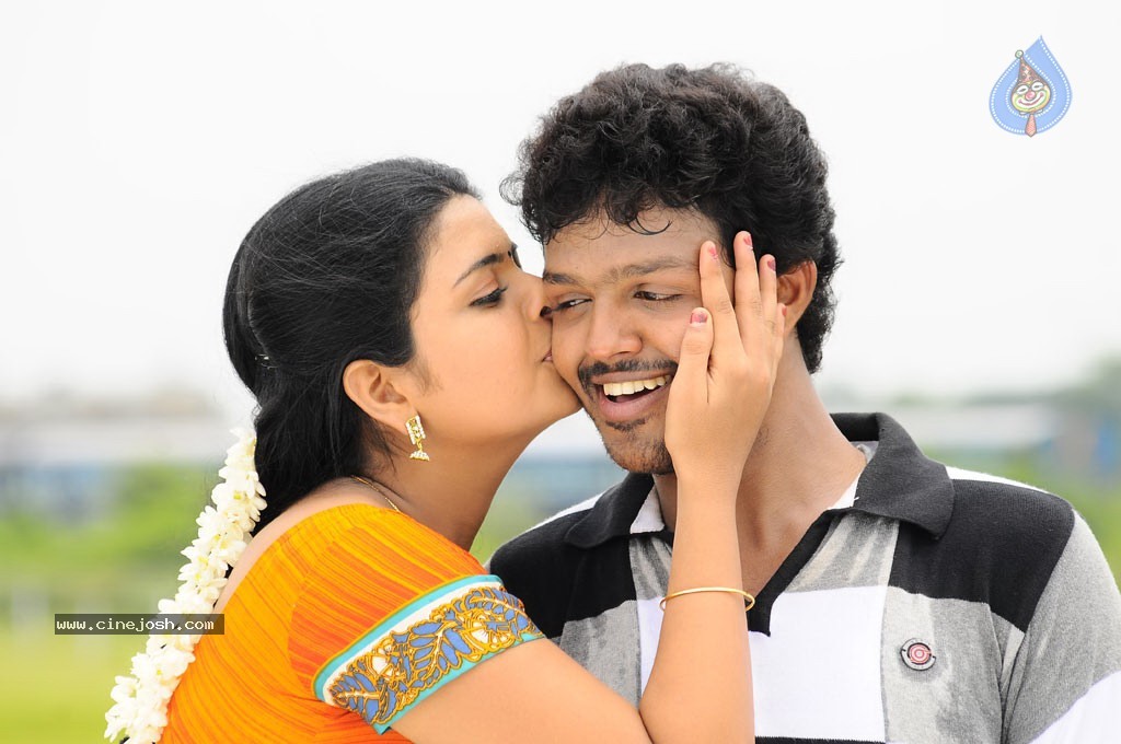 Oruvar Meethu Oruvar Sainthu Tamil Movie Stills - 75 / 77 photos