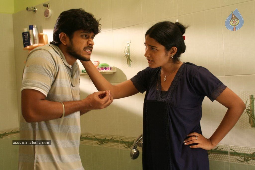 Osei Osei Vadilesi Vellipoke Movie Stills - 18 / 20 photos