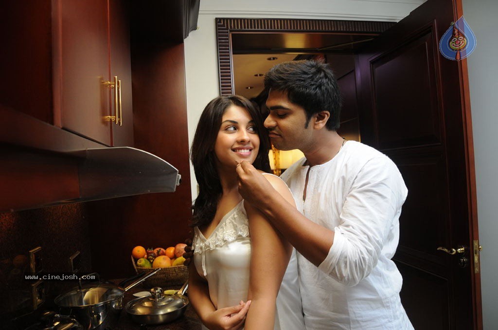 [Image: osthi_movie_hot_stills_1012110221_009.jpg]