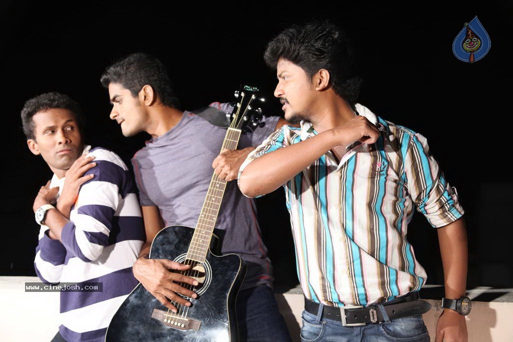 Ovvoru Nanbanum Thevai Machan Tamil Movie Hot Stills - 37 / 50 photos