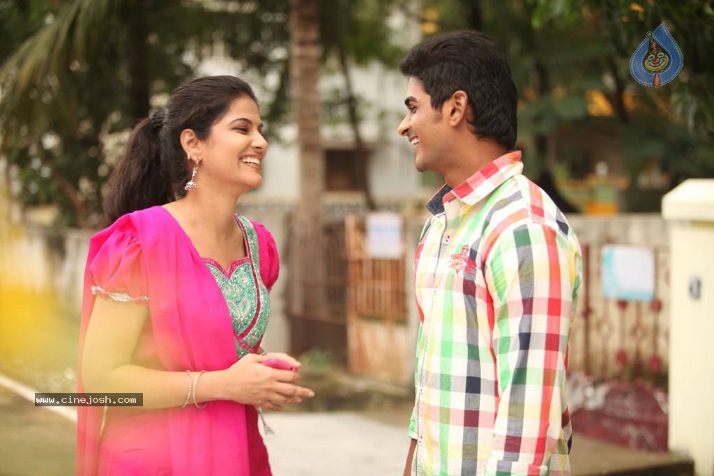 Ovvoru Nanbanum Thevai Machan Tamil Movie Hot Stills - 39 / 50 photos