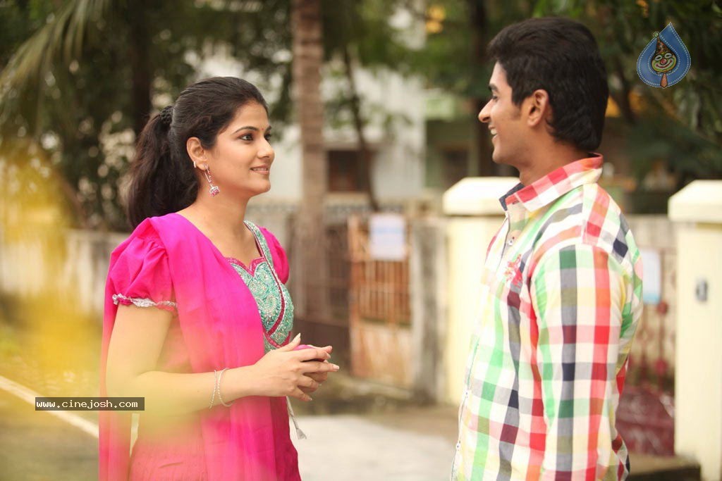 Ovvoru Nanbanum Thevai Machan Tamil Movie Hot Stills - 40 / 50 photos