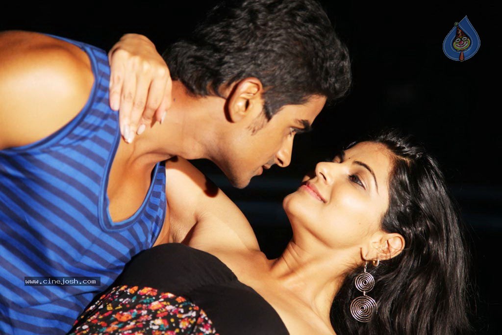 Ovvoru Nanbanum Thevai Machan Tamil Movie Hot Stills - 46 / 50 photos