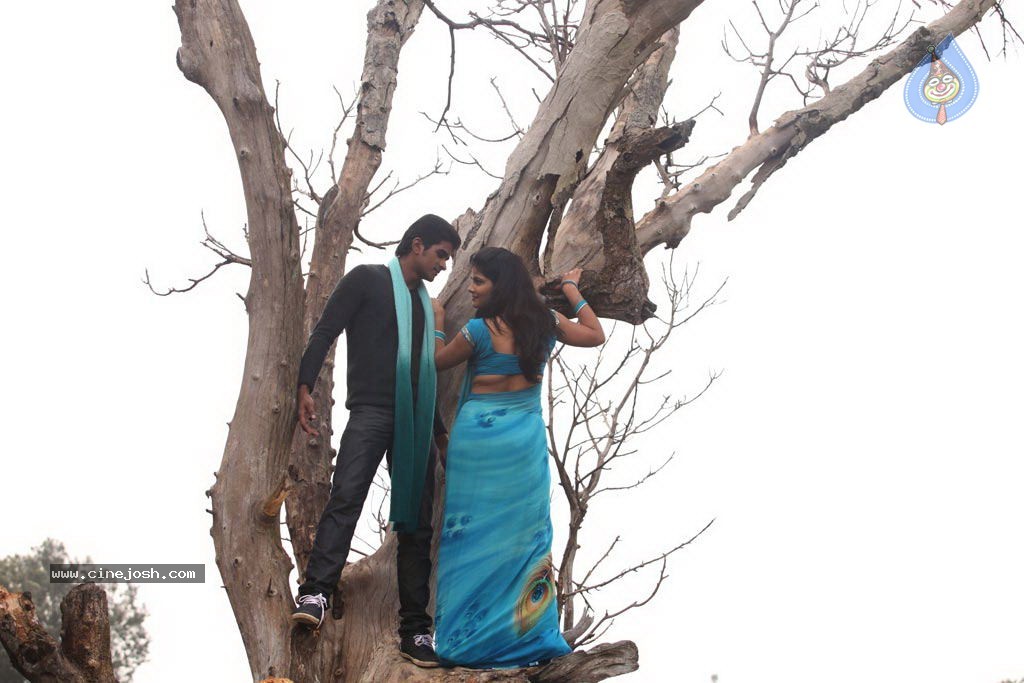 Ovvoru Nanbanum Thevai Machan Tamil Movie Hot Stills - 49 / 50 photos
