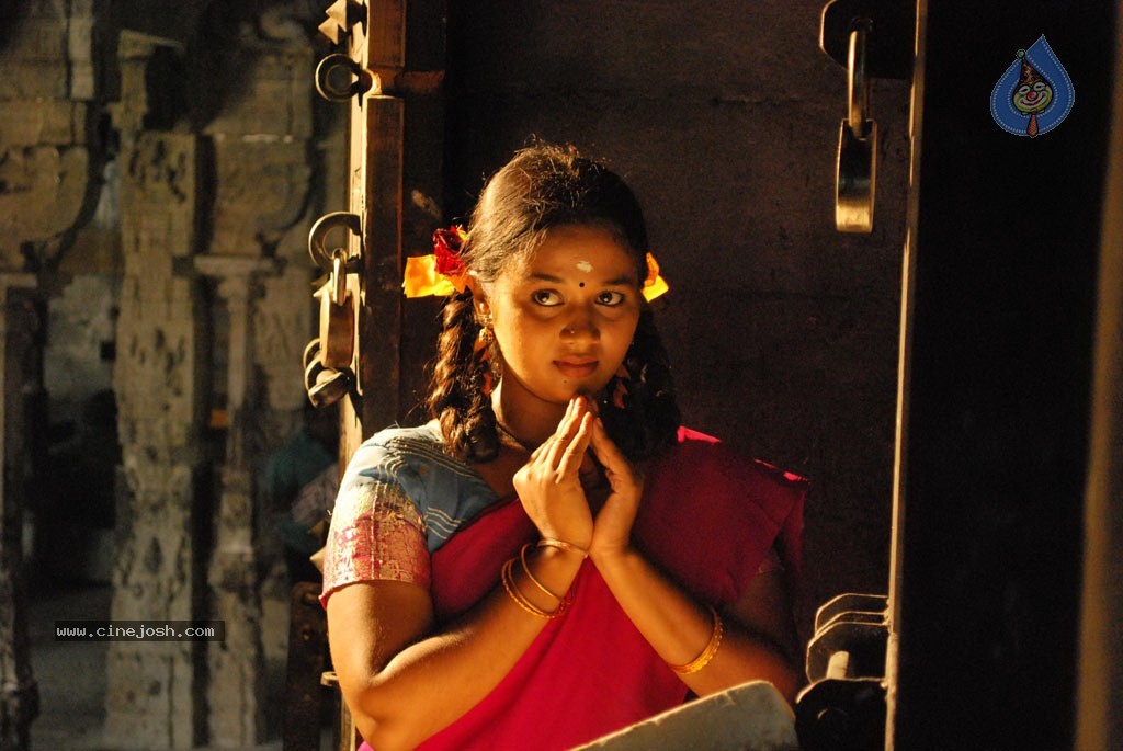 Pachai Engira Kaathu Tamil Movie Stills - 13 / 29 photos