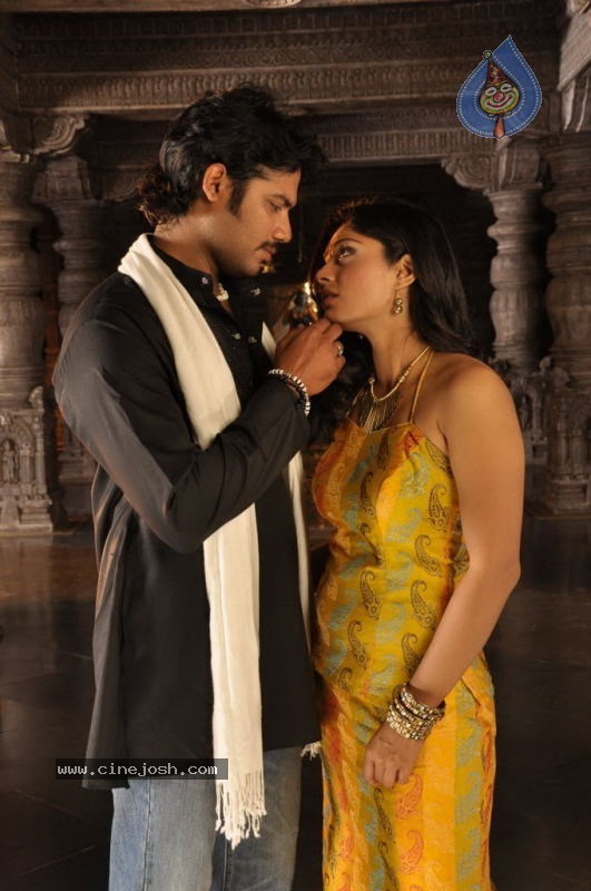 Padam Paarthu Kathai Sol Tamil Movie Stills - 12 / 82 photos
