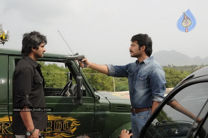 Padam Paarthu Kathai Sol Tamil Movie Stills - 18 / 82 photos