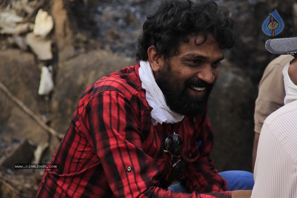 Padam Pesum Tamil Movie Stills - 14 / 28 photos
