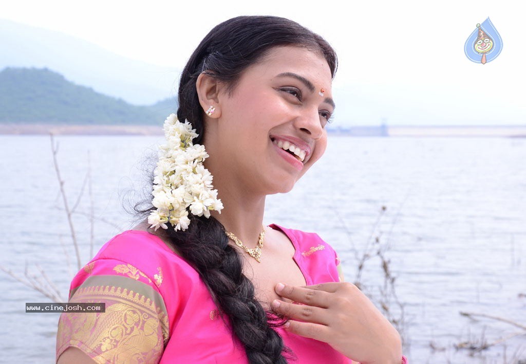 Padikira Vayasula Tamil Movie Hot Stills - 4 / 32 photos