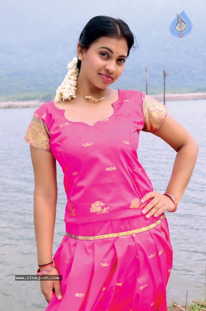 Padikira Vayasula Tamil Movie Hot Stills - 6 / 32 photos