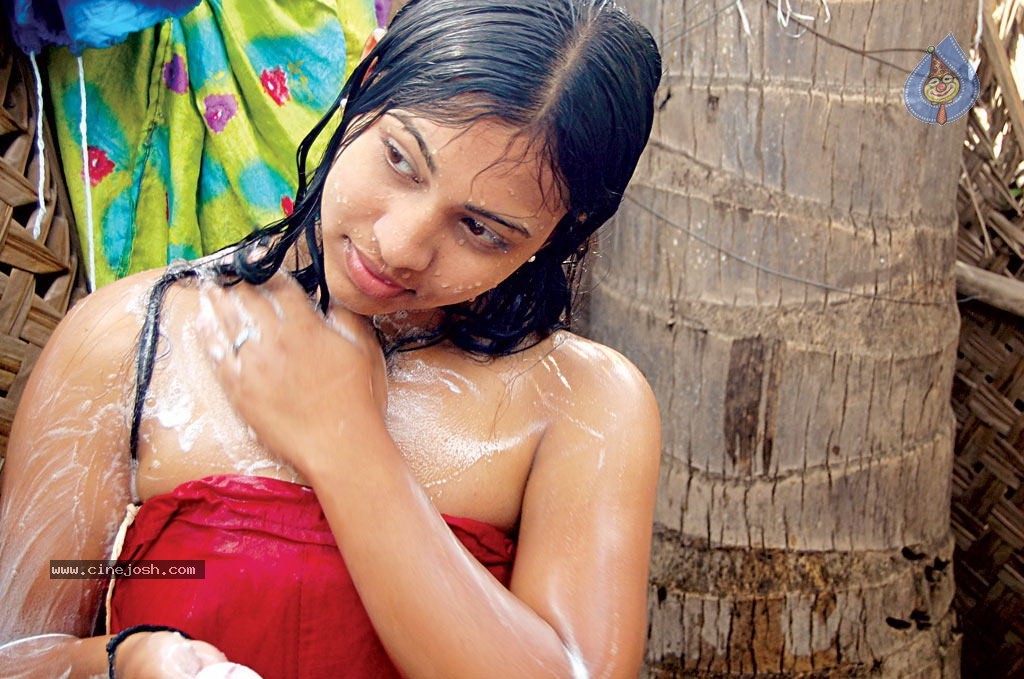 Padikira Vayasula Tamil Movie Hot Stills - 7 / 32 photos