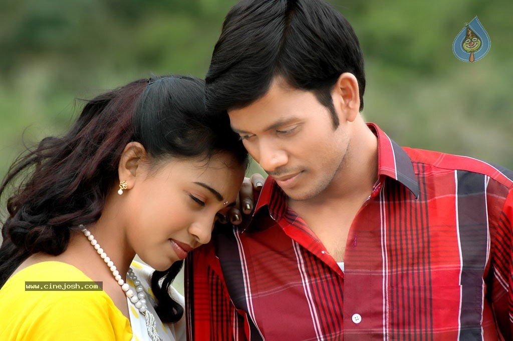 Padikira Vayasula Tamil Movie Hot Stills - 17 / 32 photos