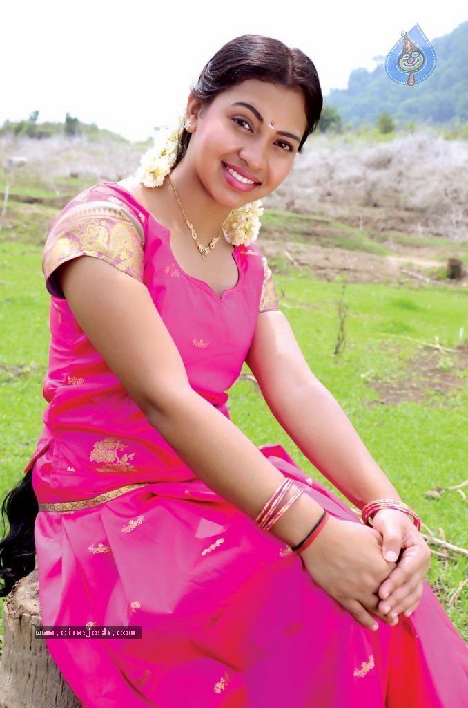 Padikira Vayasula Tamil Movie Hot Stills - 22 / 32 photos