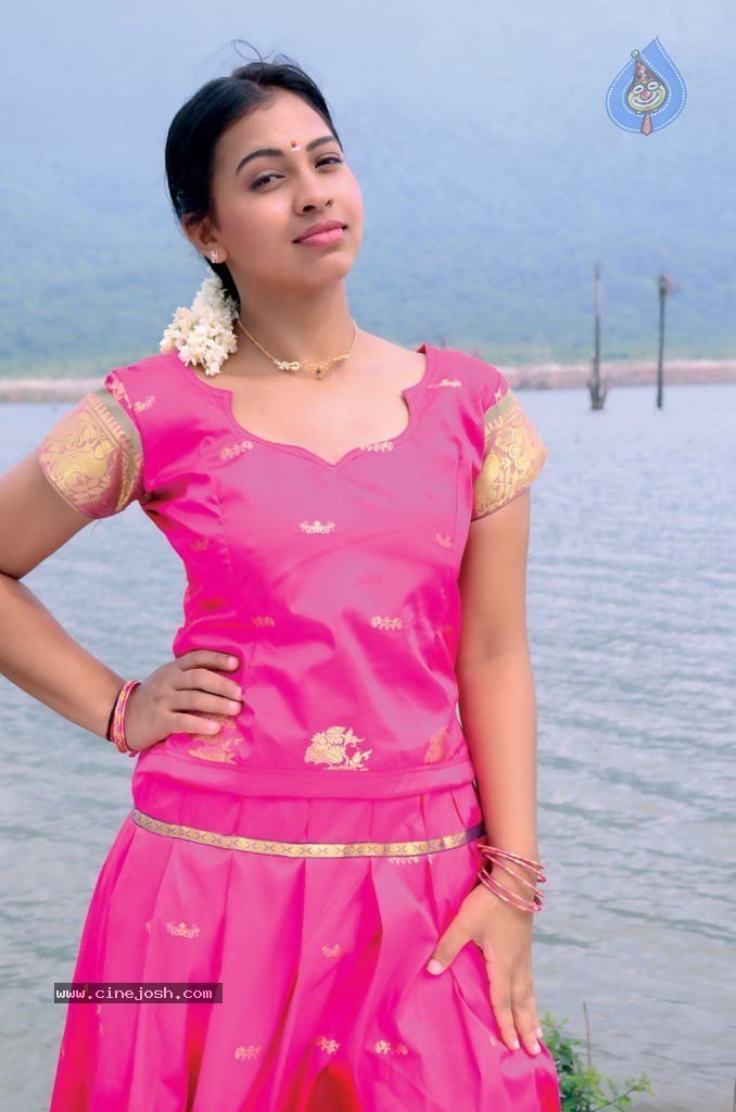 Padikira Vayasula Tamil Movie Hot Stills - 30 / 32 photos