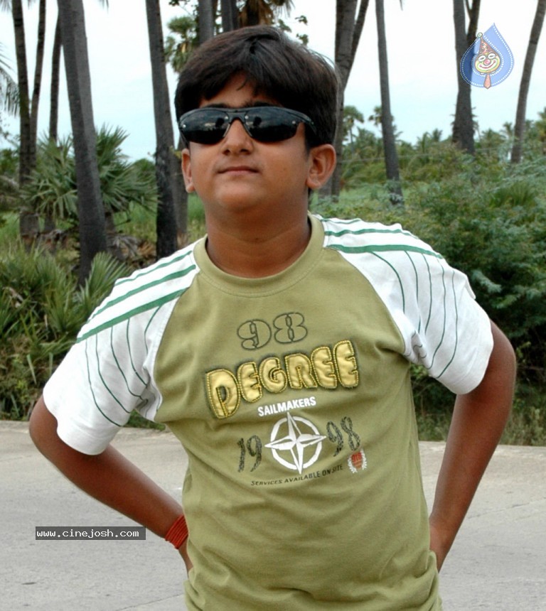 Padikkira Vayasula Tamil Movie Stills - 5 / 58 photos