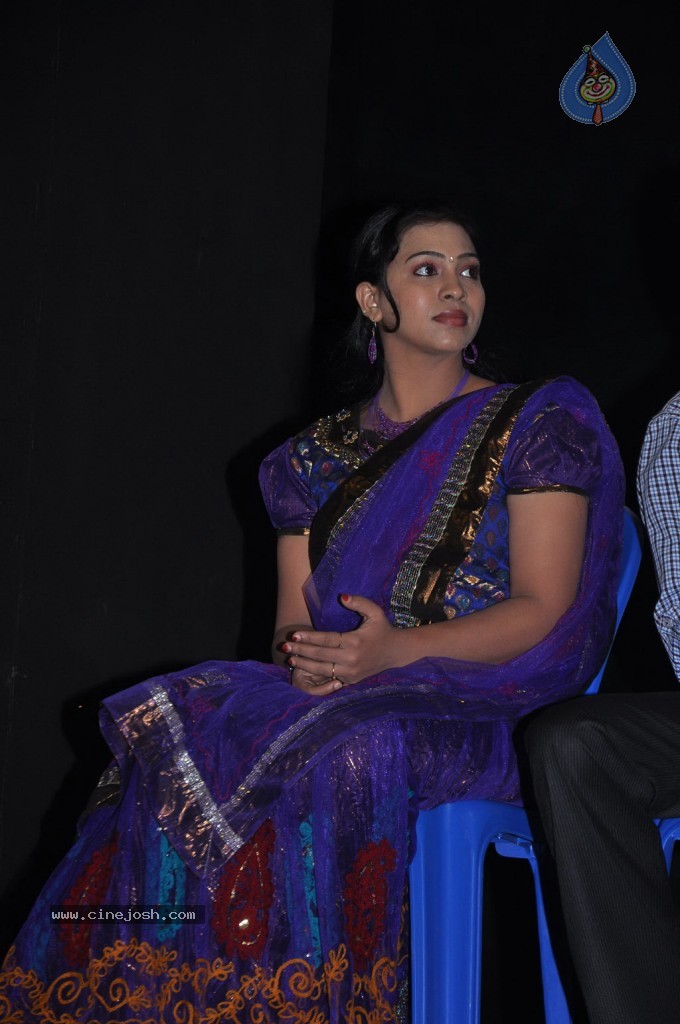 Padikkira Vayasula Tamil Movie Stills - 11 / 58 photos