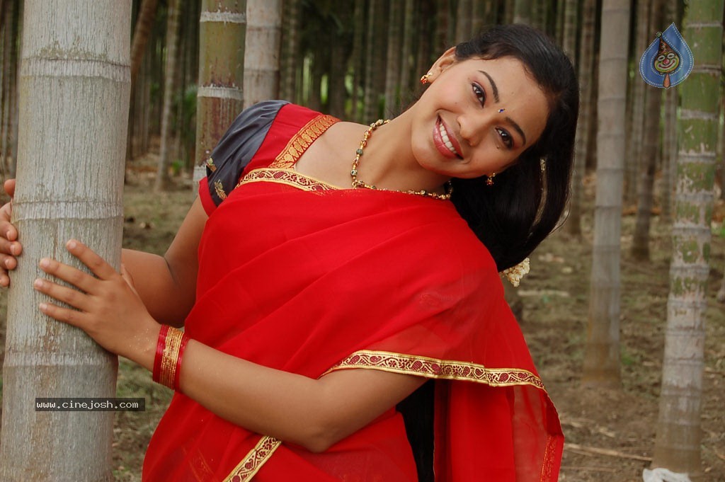 Padikkira Vayasula Tamil Movie Stills - 16 / 58 photos