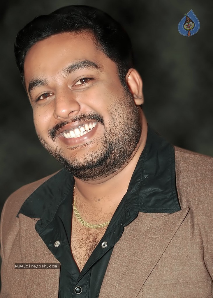 Padikkira Vayasula Tamil Movie Stills - 17 / 58 photos