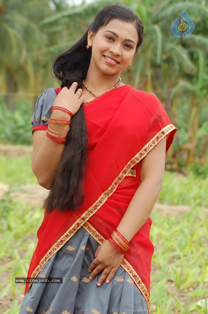 Padikkira Vayasula Tamil Movie Stills - 19 / 58 photos