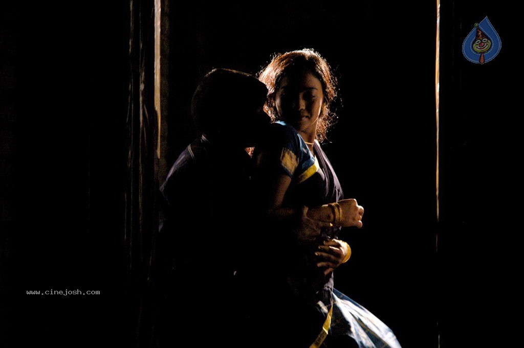 Padikkira Vayasula Tamil Movie Stills - 38 / 58 photos