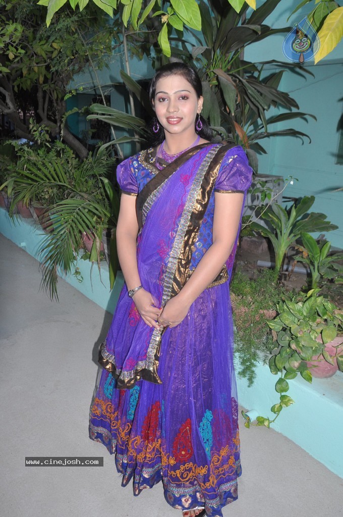 Padikkira Vayasula Tamil Movie Stills - 56 / 58 photos