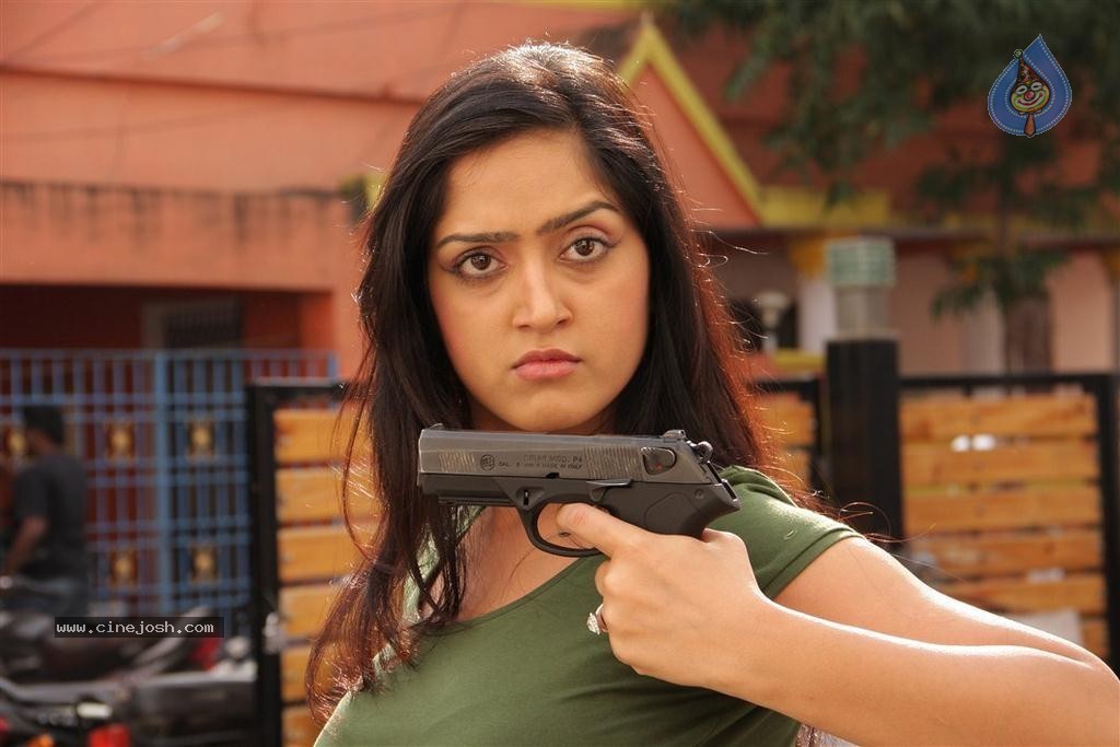 Pagadai Pagadai Tamil Movie Stills - 33 / 54 photos