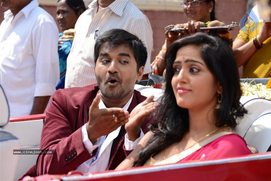 Pagadai Pagadai Tamil Movie Stills - 34 / 54 photos
