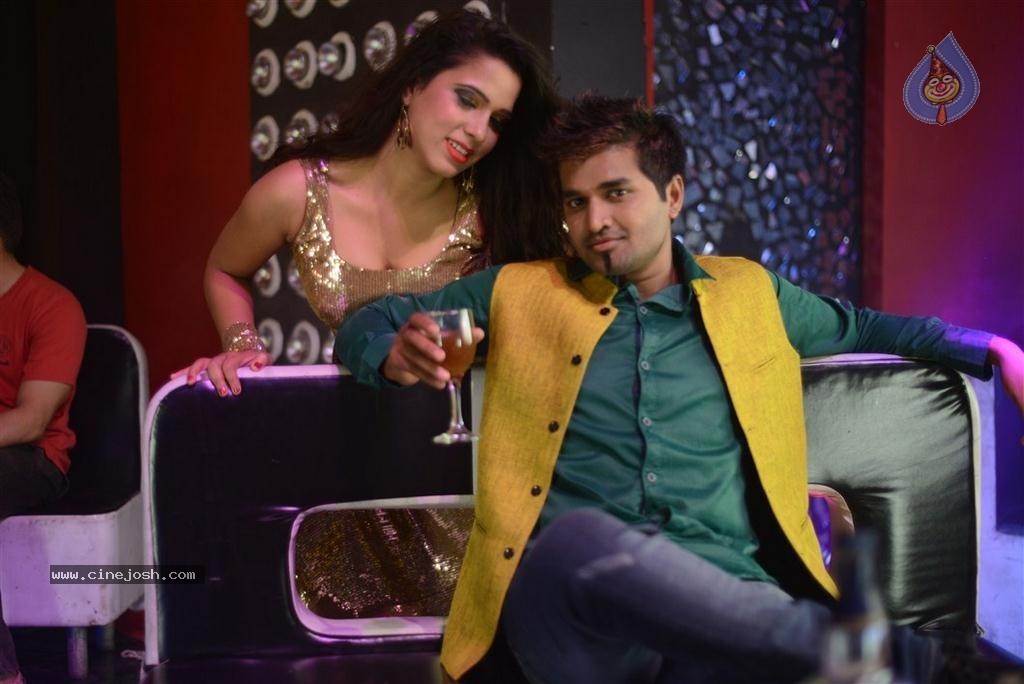 Pagadai Pagadai Tamil Movie Stills - 37 / 54 photos