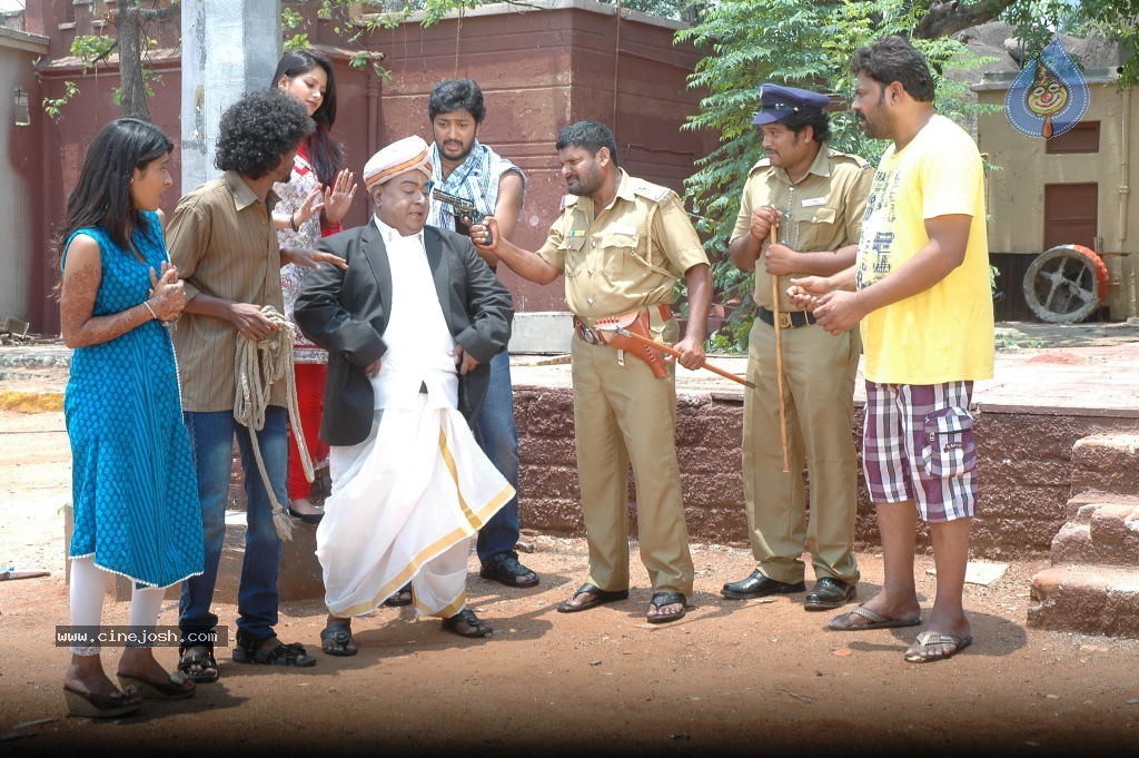 Pakado Pakado Movie Stills - 10 / 47 photos