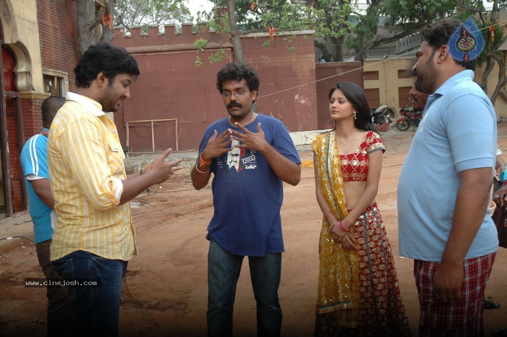 Pakado Pakado Movie Stills - 26 / 47 photos