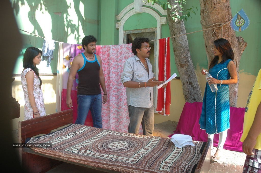 Pakado Pakado Movie Stills - 33 / 47 photos