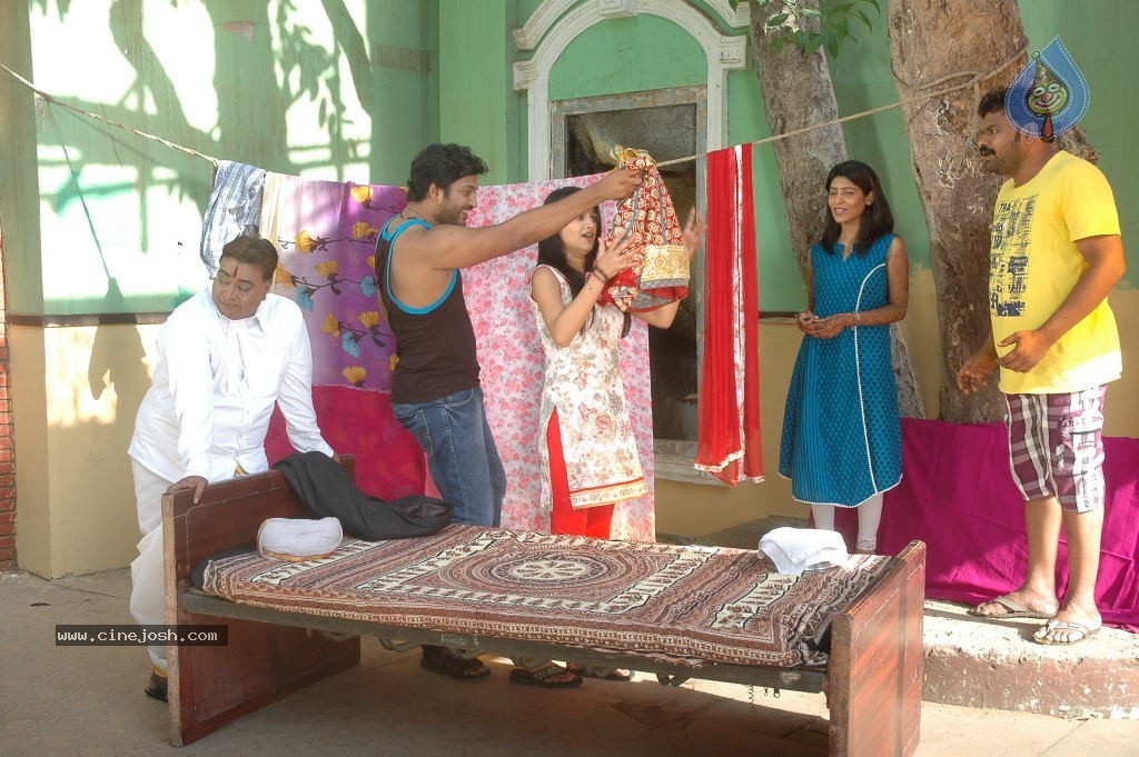Pakado Pakado Movie Stills - 39 / 47 photos