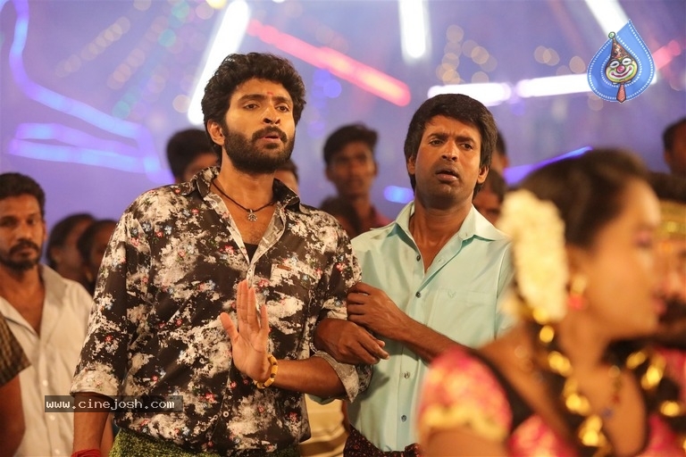 Pakka Movie Working Stills And Photos - 23 / 32 photos