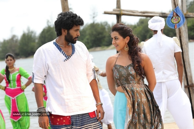 Pakka Movie Working Stills And Photos - 29 / 32 photos