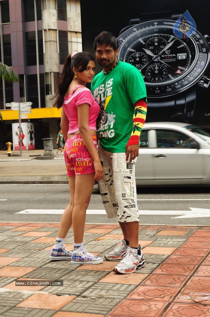 Pandi Oli Perukki Nilayam Tamil Movie Stills - 29 / 75 photos