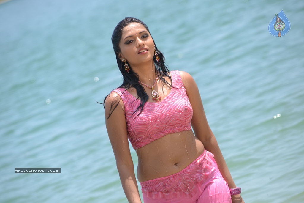 Pandi Oli Perukki Nilayam Tamil Movie Stills - 30 / 75 photos