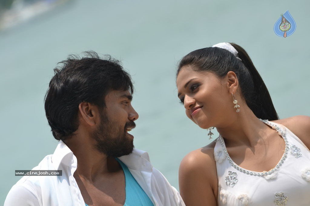 Pandi Oli Perukki Nilayam Tamil Movie Stills - 45 / 75 photos