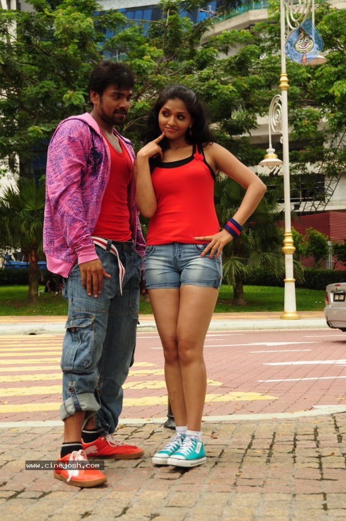 Pandi Oli Perukki Nilayam Tamil Movie Stills - 57 / 75 photos
