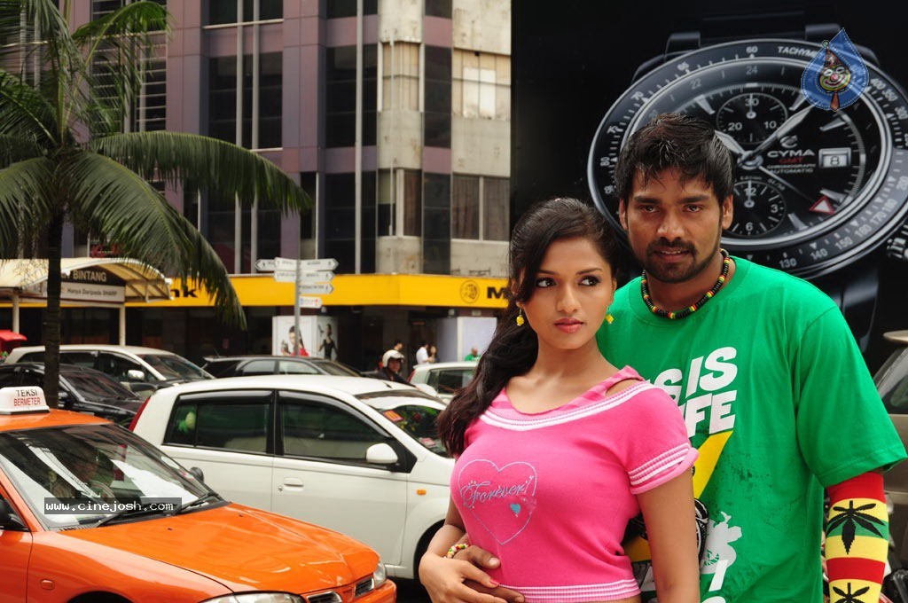 Pandi Oli Perukki Nilayam Tamil Movie Stills - 71 / 75 photos