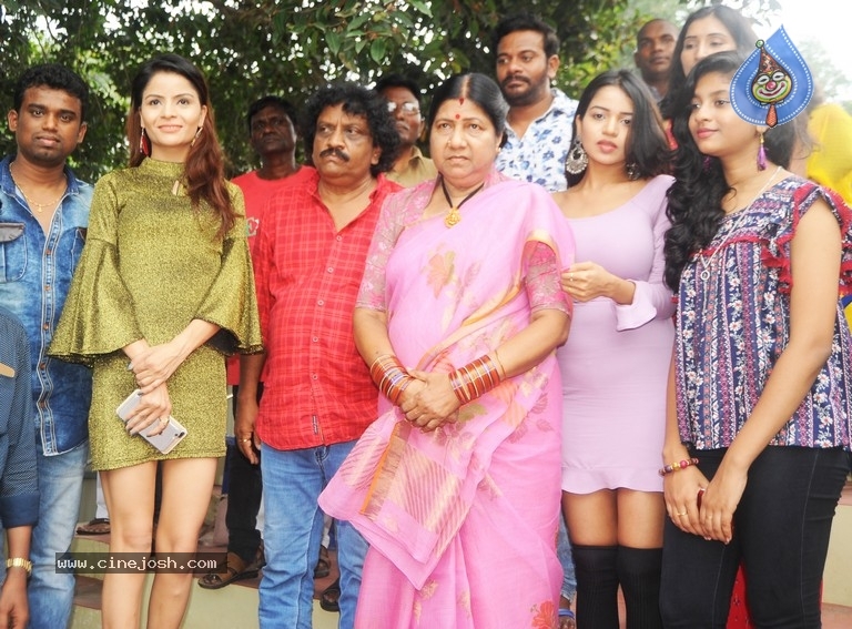 Pandugadi Photo Studio Movie Photos - 3 / 4 photos