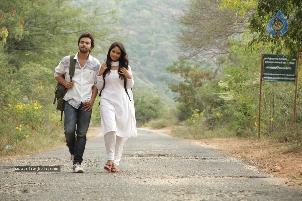 Pani Vizhum Malar Vanam Tamil Movie Stills - 18 / 32 photos