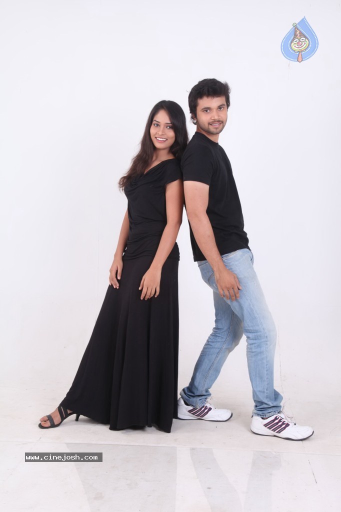 Pani Vizhum Malar Vanam Tamil Movie Stills - 22 / 32 photos